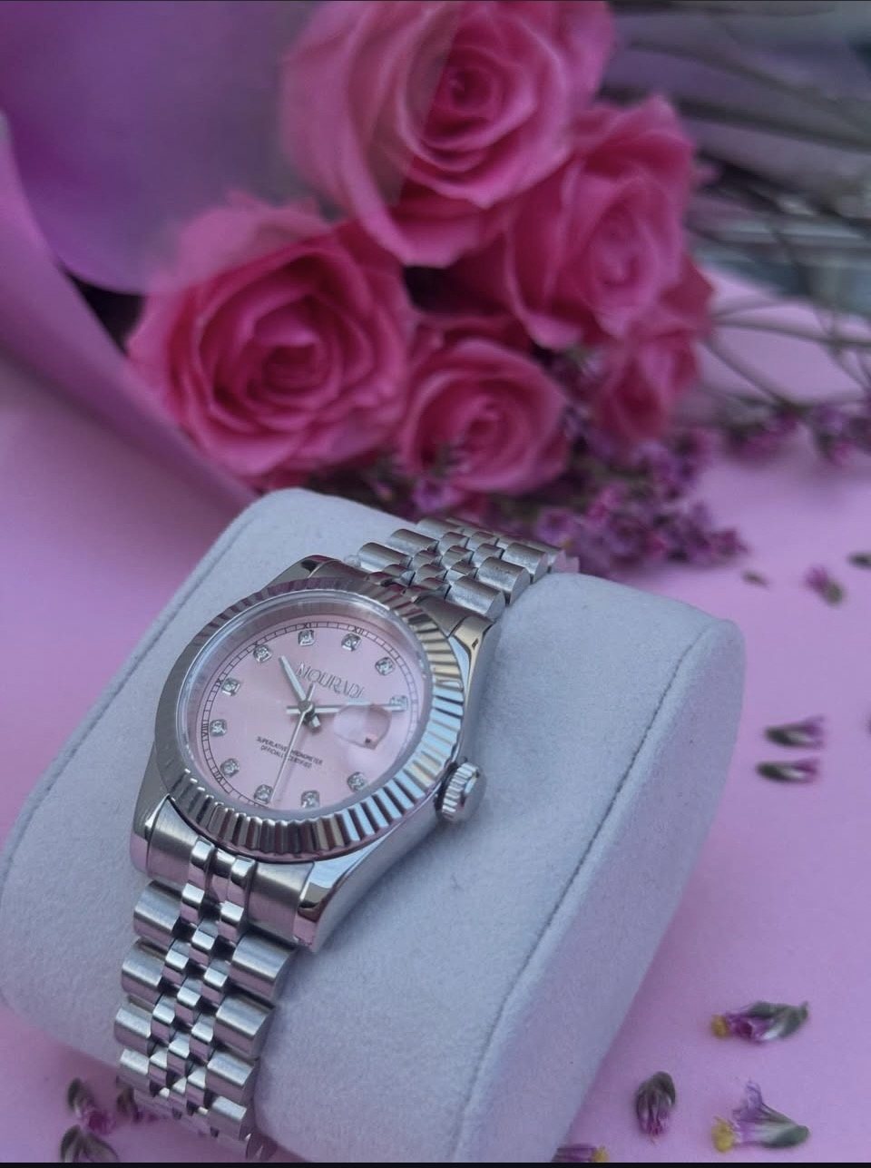 Montre à cadran rose serti
